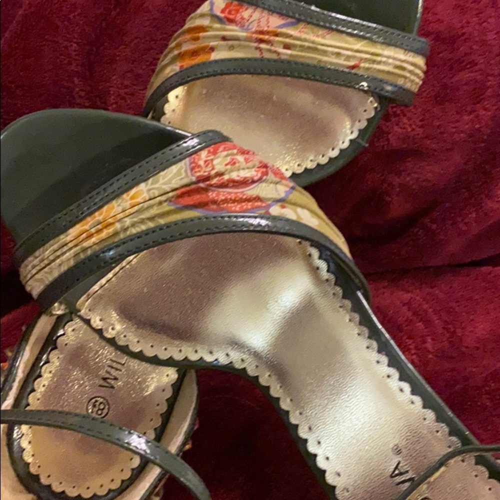 Sold liznash1208 Wild Rose red floral/green heel - Picture 5 of 11